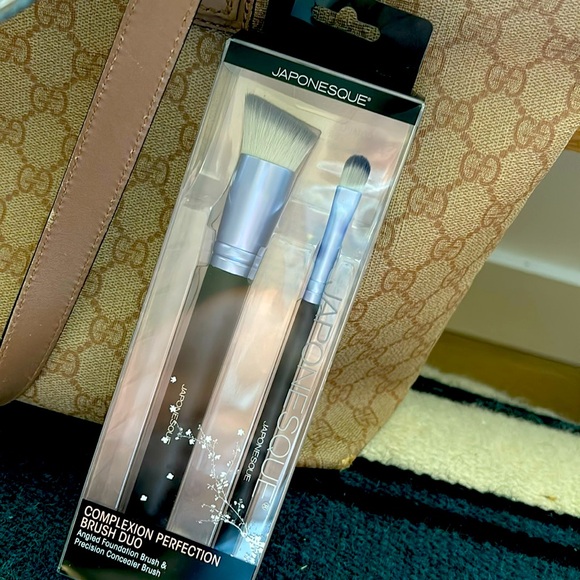 JAPONESQUE Other - JAPONESQUE Foundation and concealer brushes